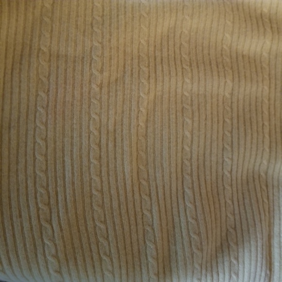 SOLD Vintage cashmere soft yellow sweater - Picture 5 of 6